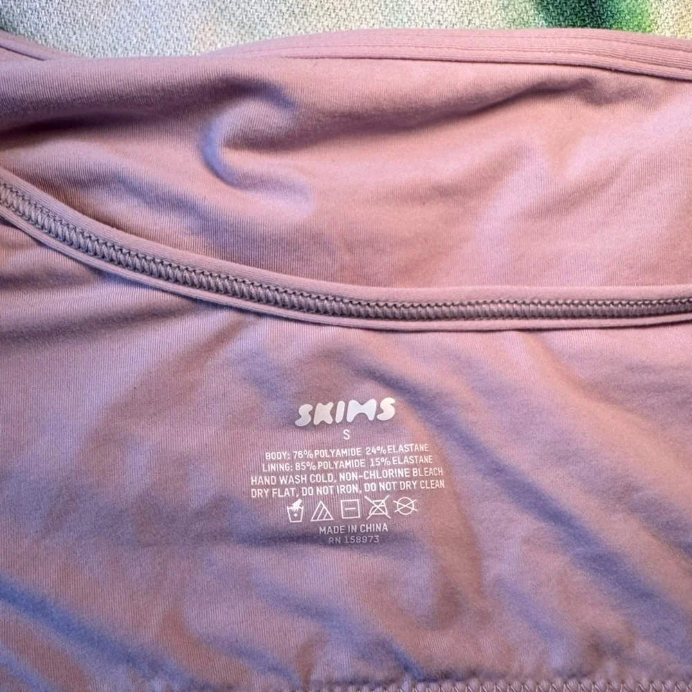 SKIMS Fits Everybody One Shoulder Bralette Iris Mica NWT Rare Size S - Picture 5 of 5